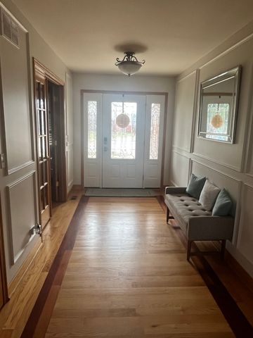 7324 W Braemar Lane, Frankfort, IL 60423