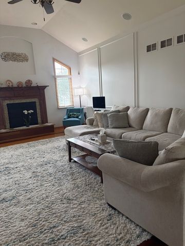 7324 W Braemar Lane, Frankfort, IL 60423