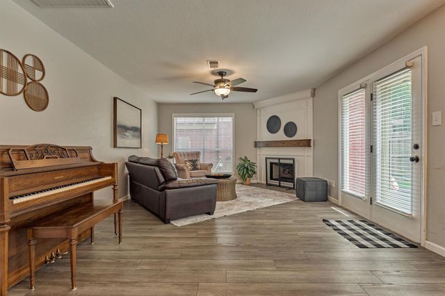 19 Greentwig Place, Spring, TX 77381