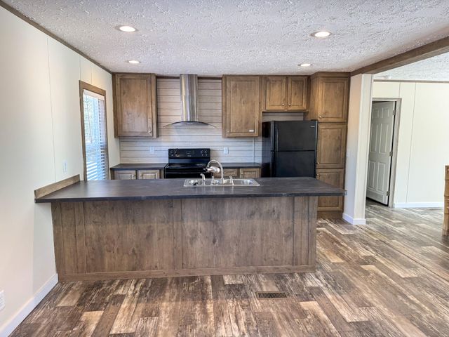 719 Ulmer Lake Drive, Walterboro, SC 29488