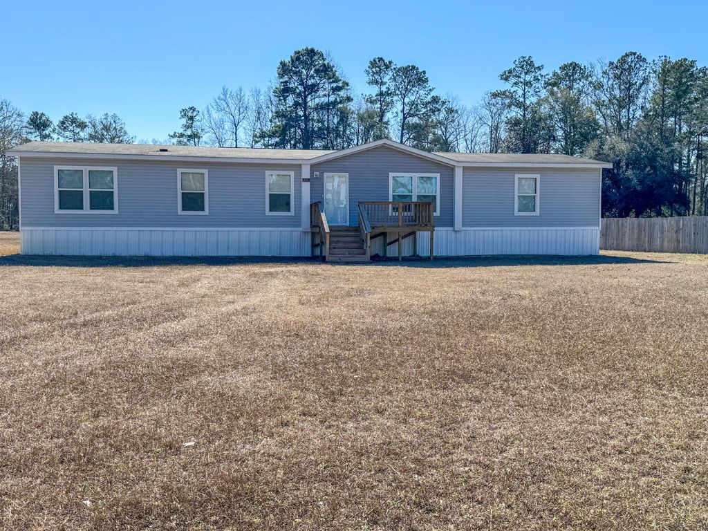 719 Ulmer Lake Drive, Walterboro, SC 29488