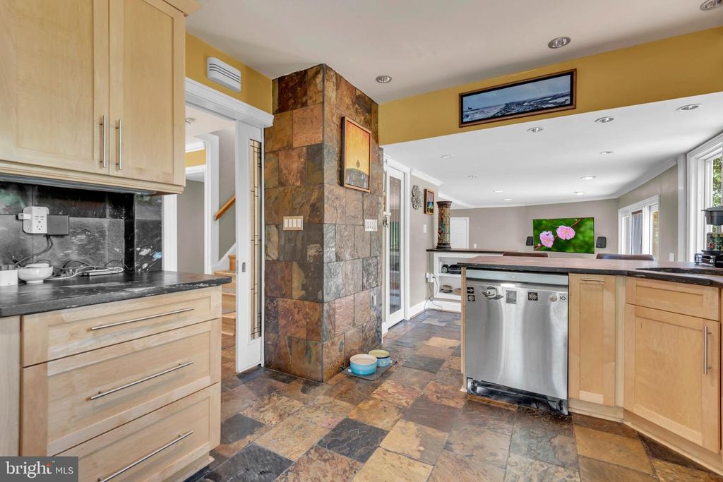 Image 14 of property listing at 12602 TARTAN LN, Fort Washington, MD 20744