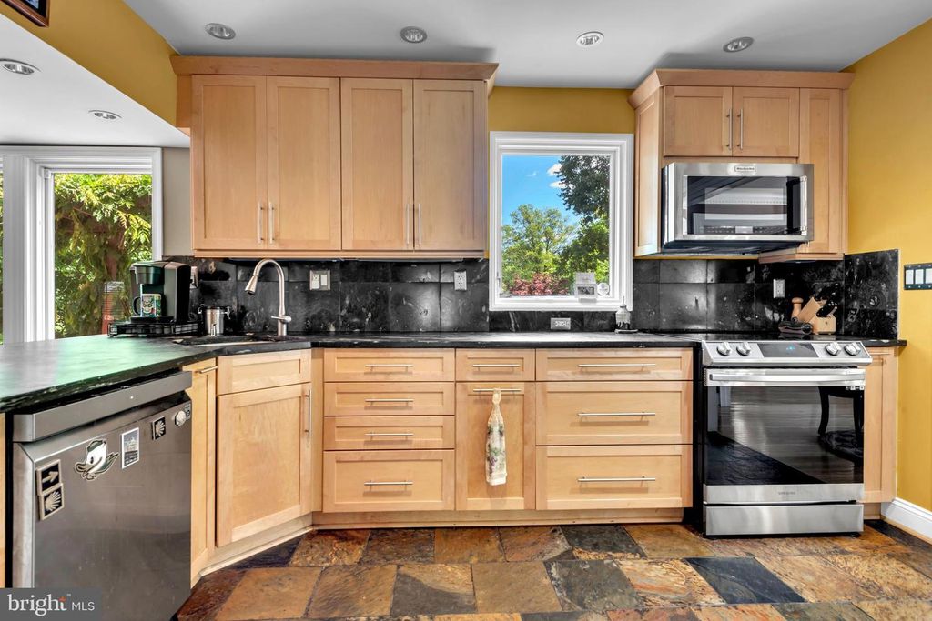 Image 15 of property listing at 12602 TARTAN LN, Fort Washington, MD 20744