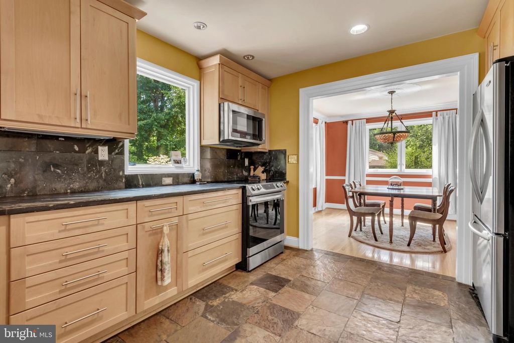 Image 16 of property listing at 12602 TARTAN LN, Fort Washington, MD 20744