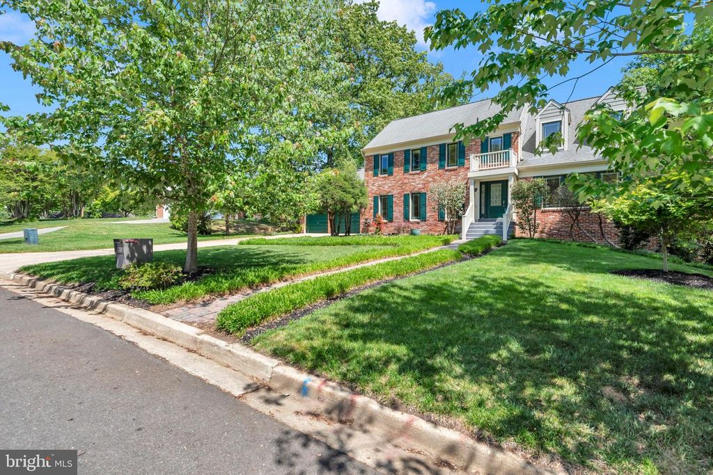 Image 2 of property listing at 12602 TARTAN LN, Fort Washington, MD 20744