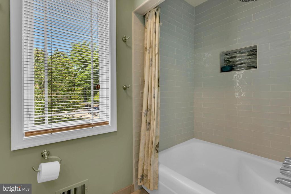 Image 35 of property listing at 12602 TARTAN LN, Fort Washington, MD 20744