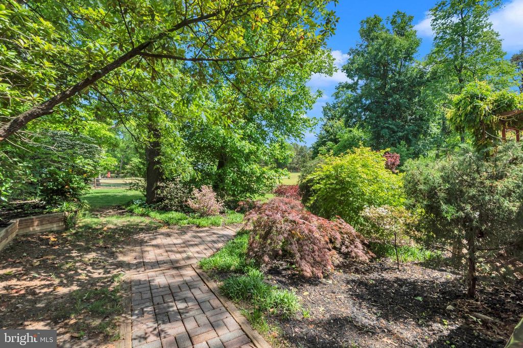 Image 57 of property listing at 12602 TARTAN LN, Fort Washington, MD 20744