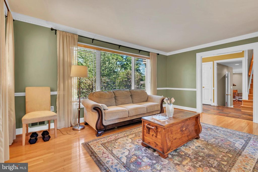 Image 8 of property listing at 12602 TARTAN LN, Fort Washington, MD 20744