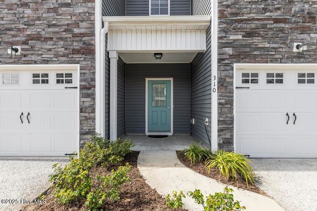 310 S Stingray Lane, Sneads Ferry, NC 28460