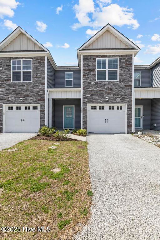 310 S Stingray Lane, Sneads Ferry, NC 28460