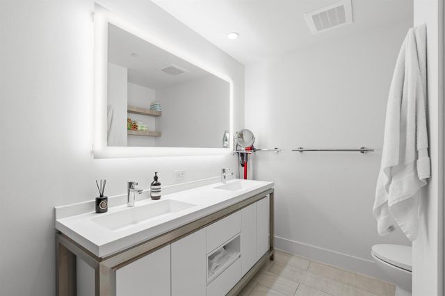 2000 Metropica Way 214, Sunrise, FL 33323