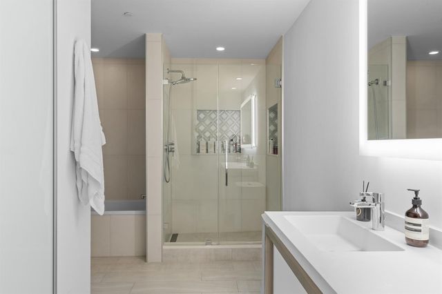 2000 Metropica Way 214, Sunrise, FL 33323