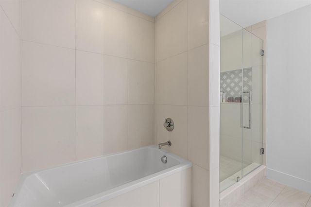 2000 Metropica Way 214, Sunrise, FL 33323