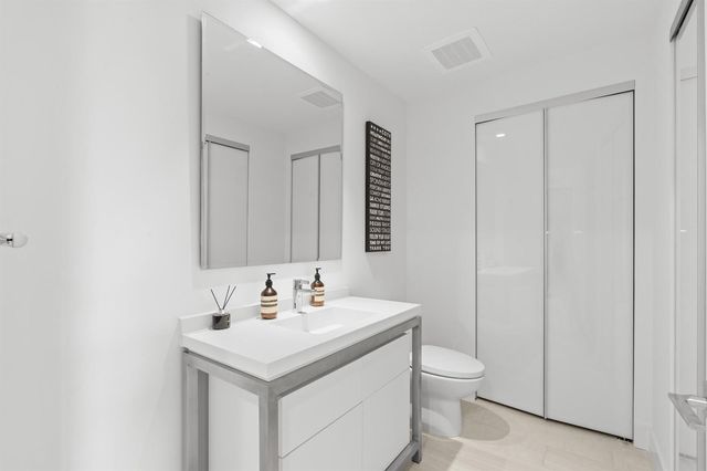 2000 Metropica Way 214, Sunrise, FL 33323