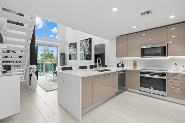 2000 Metropica Way 214, Sunrise, FL 33323