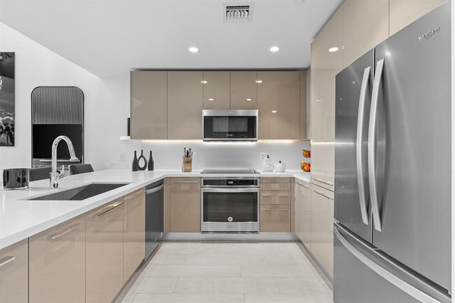 2000 Metropica Way 214, Sunrise, FL 33323