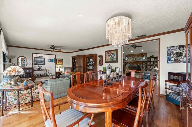 10651 SW 27th St, Davie, FL 33328