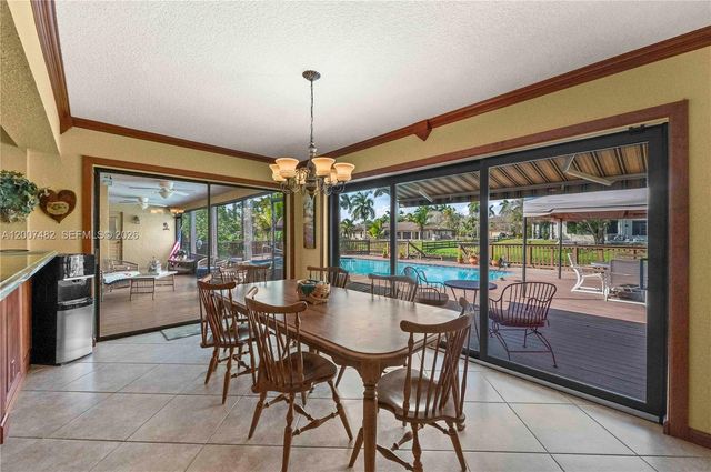 10651 SW 27th St, Davie, FL 33328