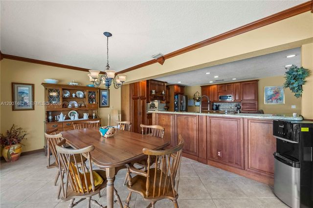 10651 SW 27th St, Davie, FL 33328