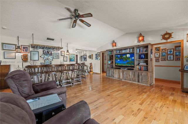 10651 SW 27th St, Davie, FL 33328