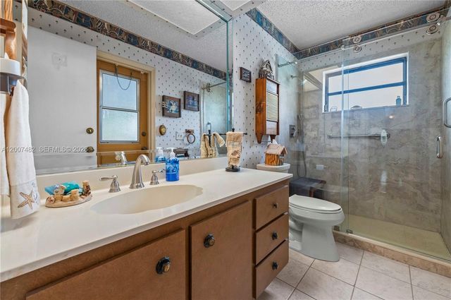 10651 SW 27th St, Davie, FL 33328