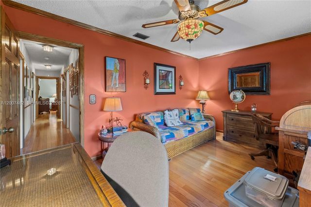 10651 SW 27th St, Davie, FL 33328