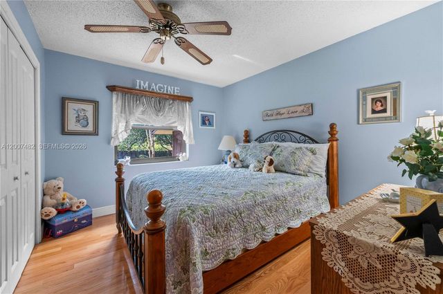10651 SW 27th St, Davie, FL 33328