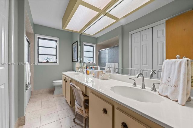 10651 SW 27th St, Davie, FL 33328