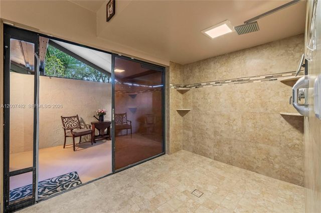 10651 SW 27th St, Davie, FL 33328