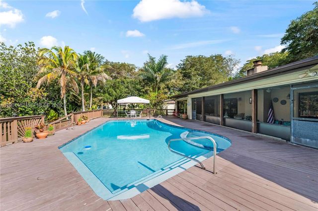 10651 SW 27th St, Davie, FL 33328