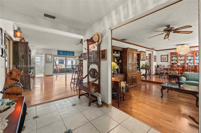 10651 SW 27th St, Davie, FL 33328