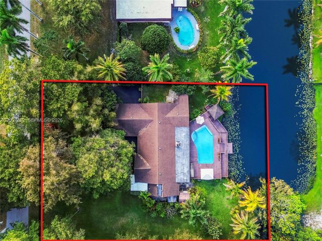 10651 SW 27th St, Davie, FL 33328
