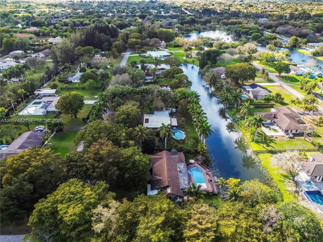 10651 SW 27th St, Davie, FL 33328