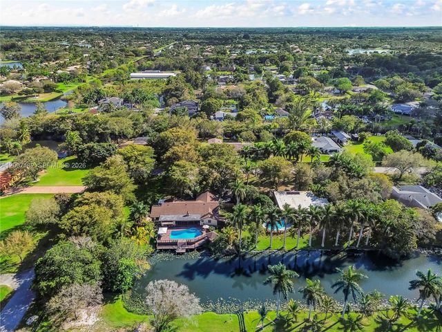 10651 SW 27th St, Davie, FL 33328