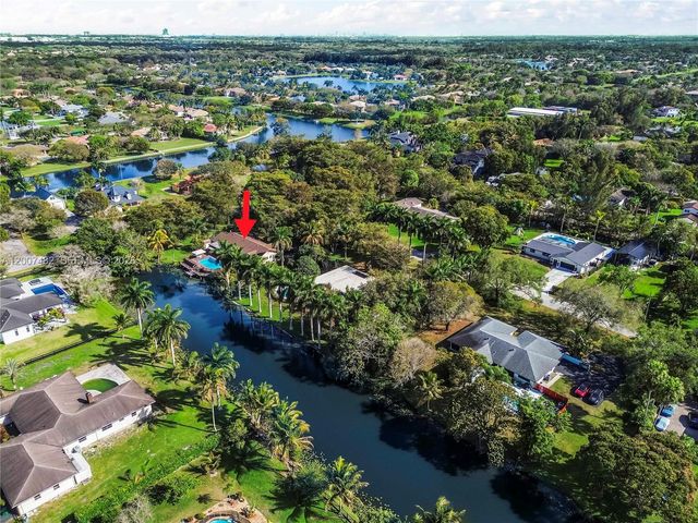 10651 SW 27th St, Davie, FL 33328
