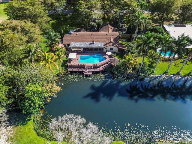 10651 SW 27th St, Davie, FL 33328