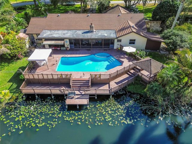 10651 SW 27th St, Davie, FL 33328