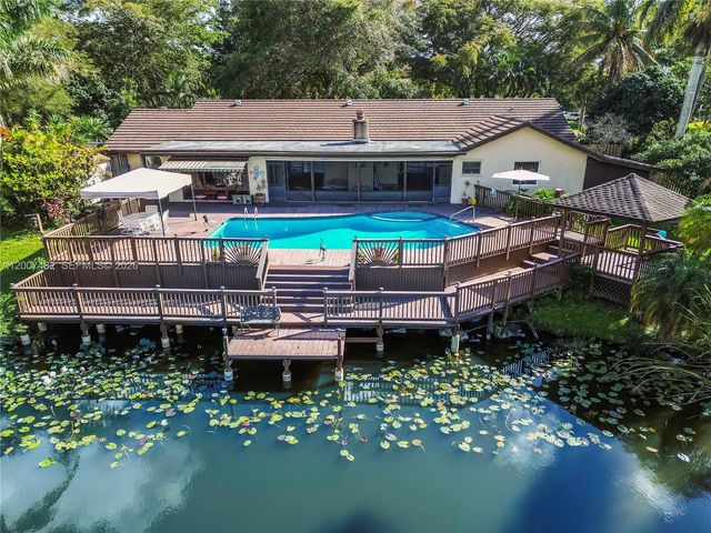 10651 SW 27th St, Davie, FL 33328