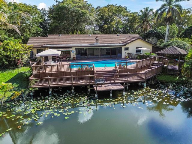 10651 SW 27th St, Davie, FL 33328
