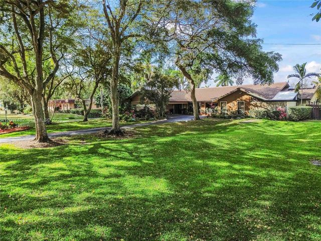 10651 SW 27th St, Davie, FL 33328
