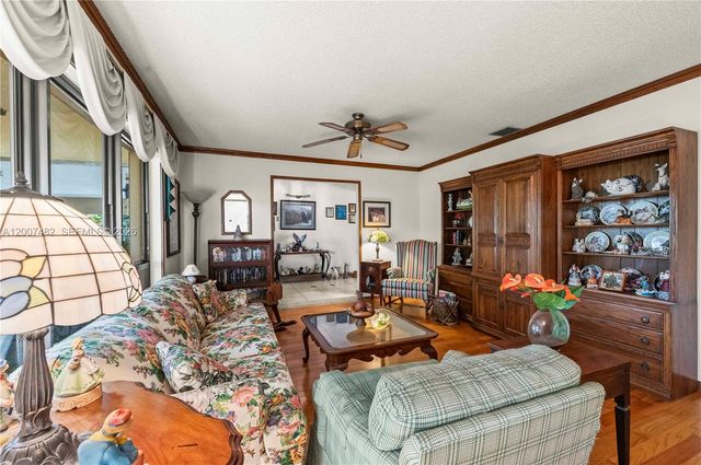 10651 SW 27th St, Davie, FL 33328