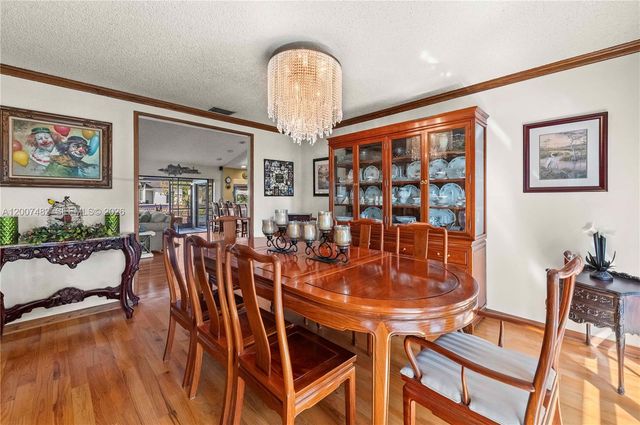 10651 SW 27th St, Davie, FL 33328