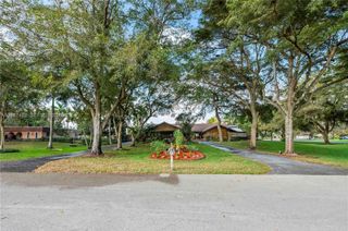 10651 SW 27th St, Davie, FL 33328