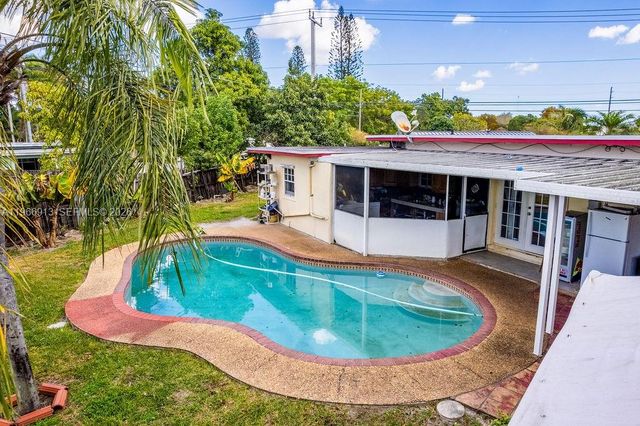 6101 Flagler St, Hollywood, FL 33023