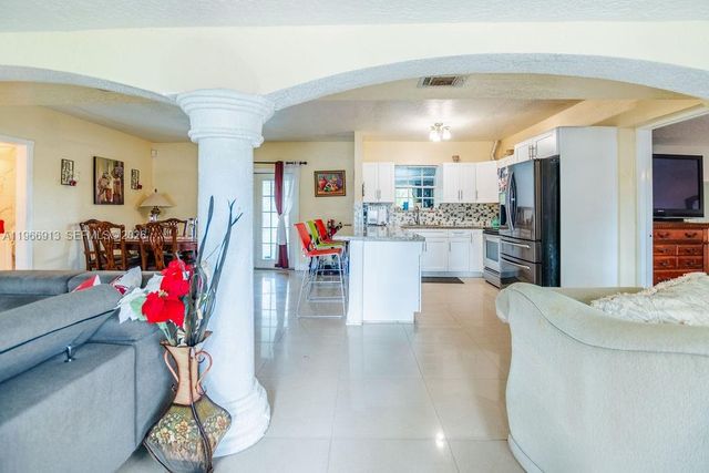 6101 Flagler St, Hollywood, FL 33023