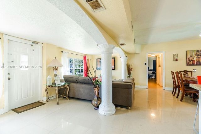 6101 Flagler St, Hollywood, FL 33023