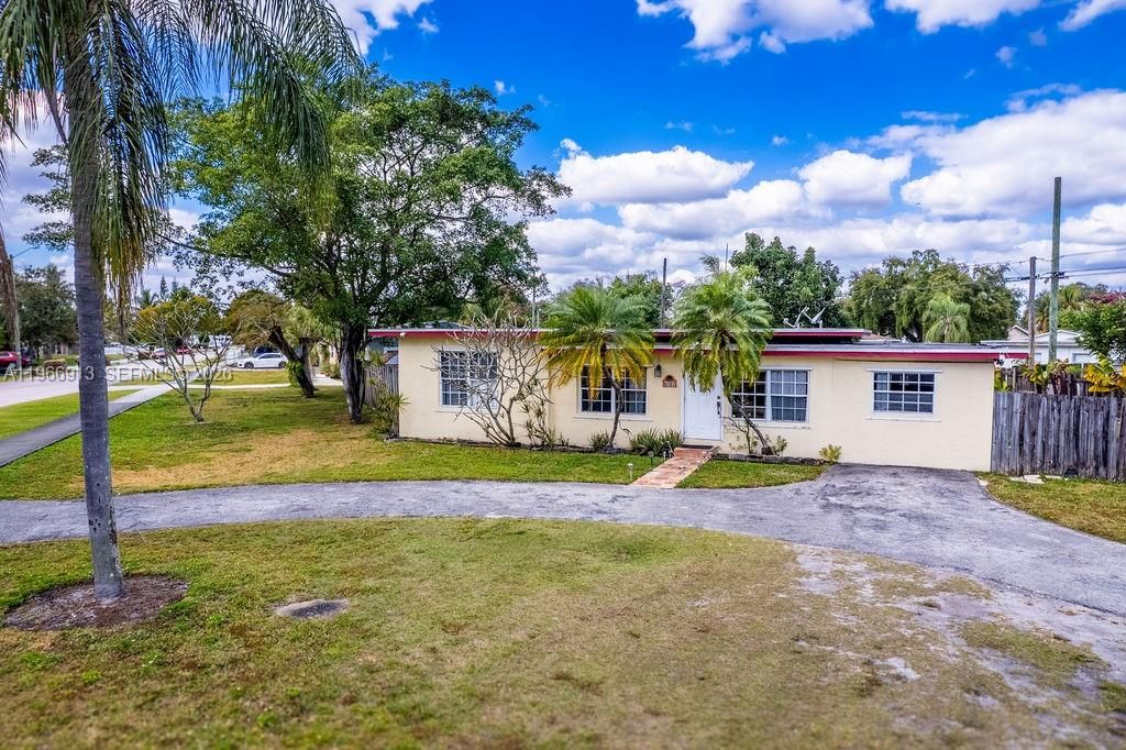 6101 Flagler St, Hollywood, FL 33023