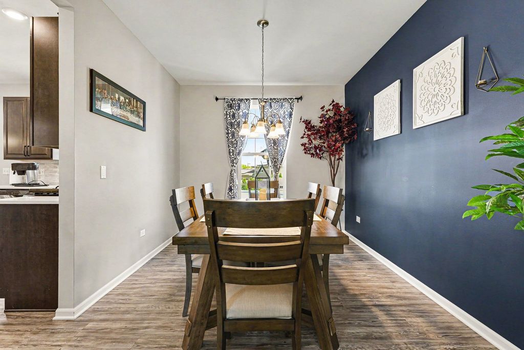 Image 12 of property listing at 803 High Grove Drive, Minooka, IL 60447