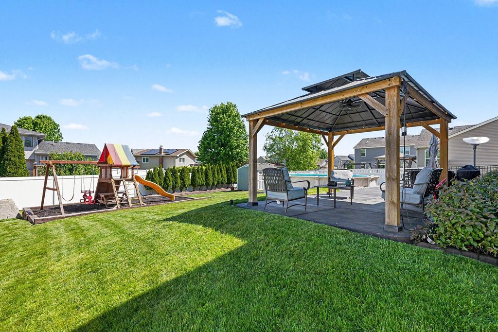 Image 20 of property listing at 803 High Grove Drive, Minooka, IL 60447