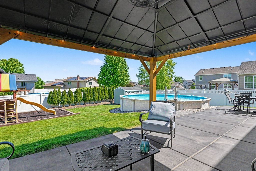 Image 21 of property listing at 803 High Grove Drive, Minooka, IL 60447